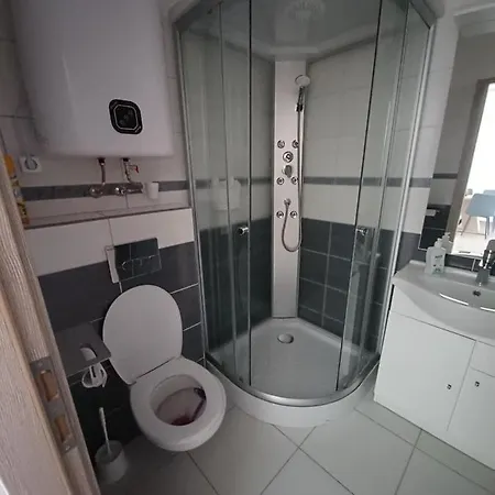 To8 Apartman *