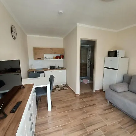 To8 Apartman *