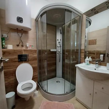 To8 Apartman * Dunapataj